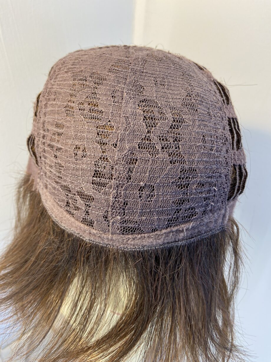 Brown Beautiful boxed  wig. Bbrms841