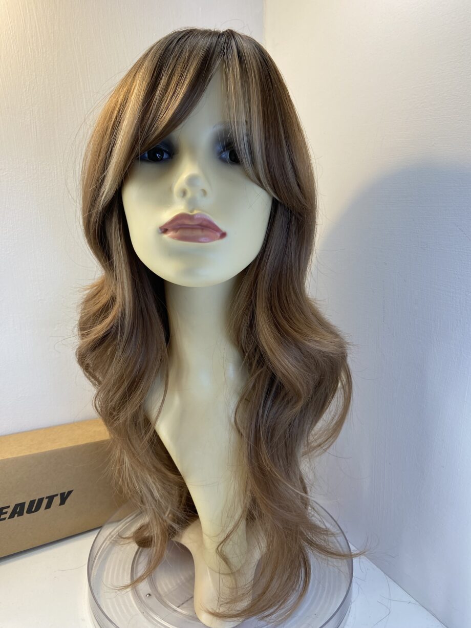 Absolutely stunning new long blonde wig. Bbllw843