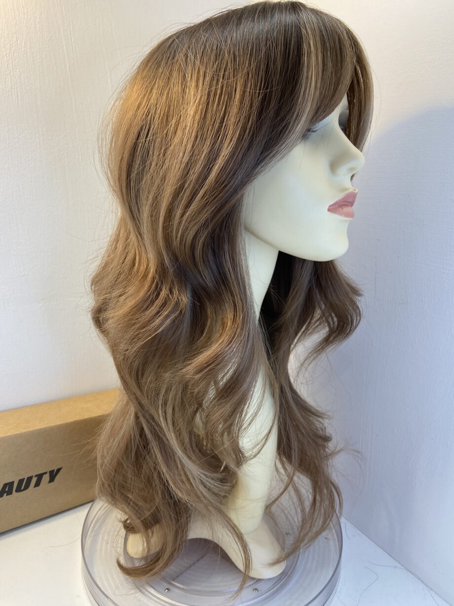 Absolutely stunning new long blonde wig. Bbllw843