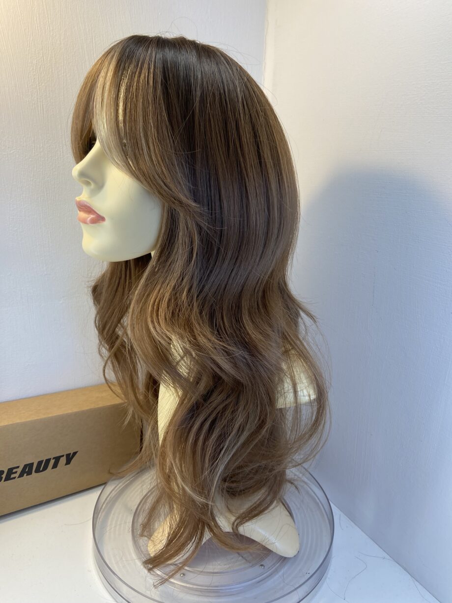 Absolutely stunning new long blonde wig. Bbllw843