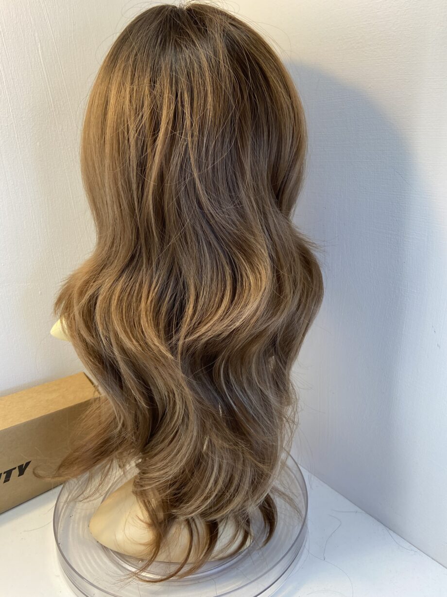 Absolutely stunning new long blonde wig. Bbllw843