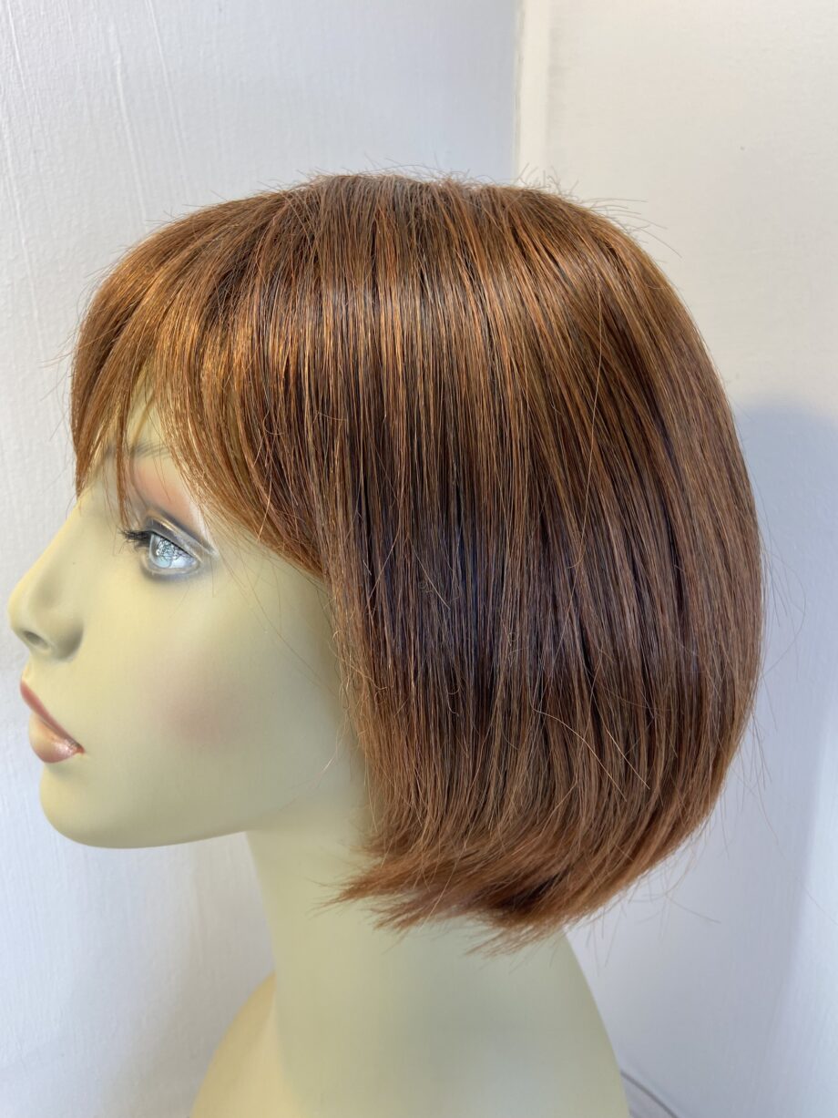 Short red wig. Rms715