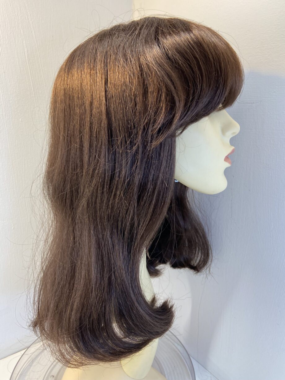 New long wavy brown wig. Brlw716