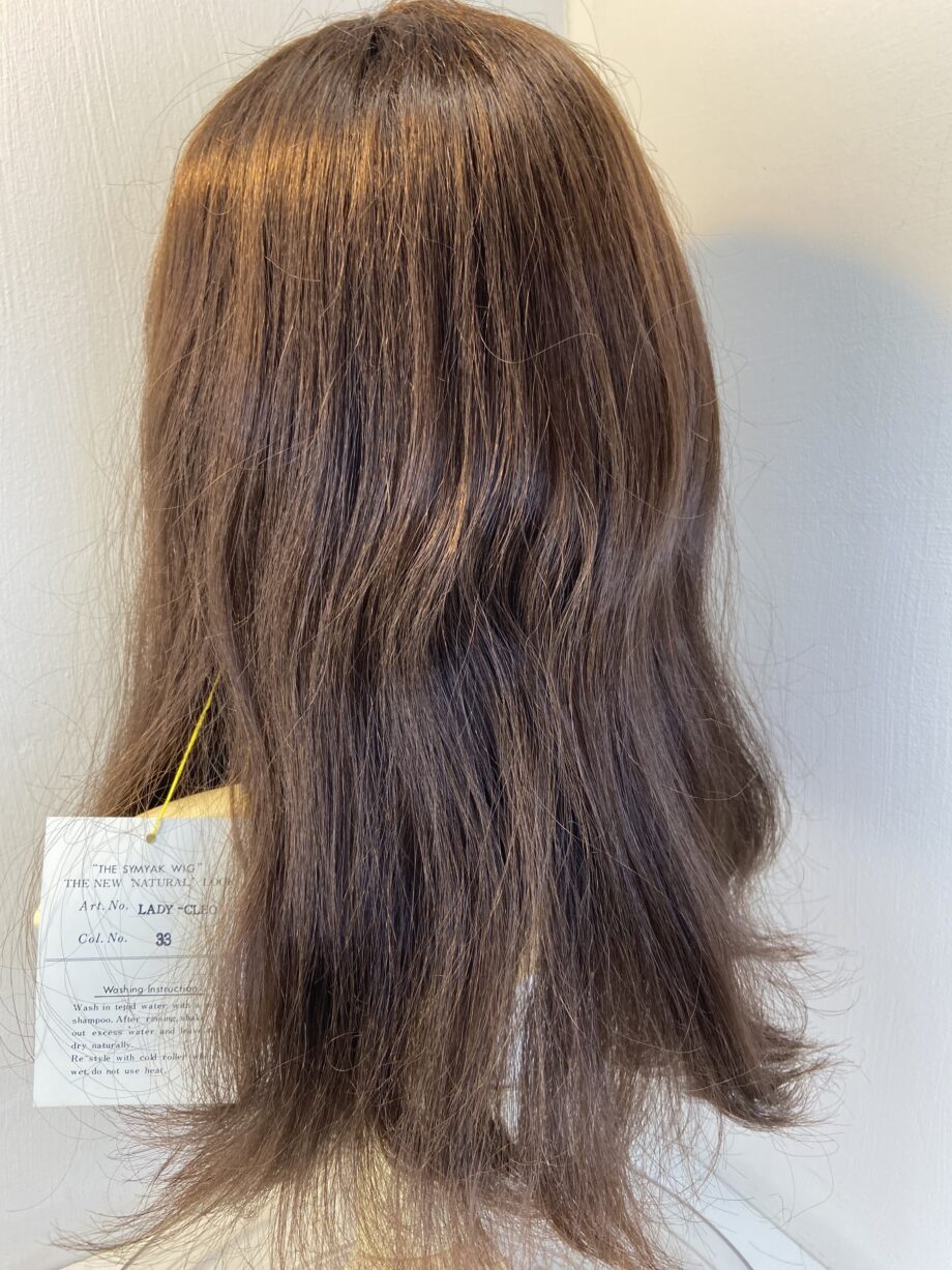 New long wavy brown wig. Brlw716