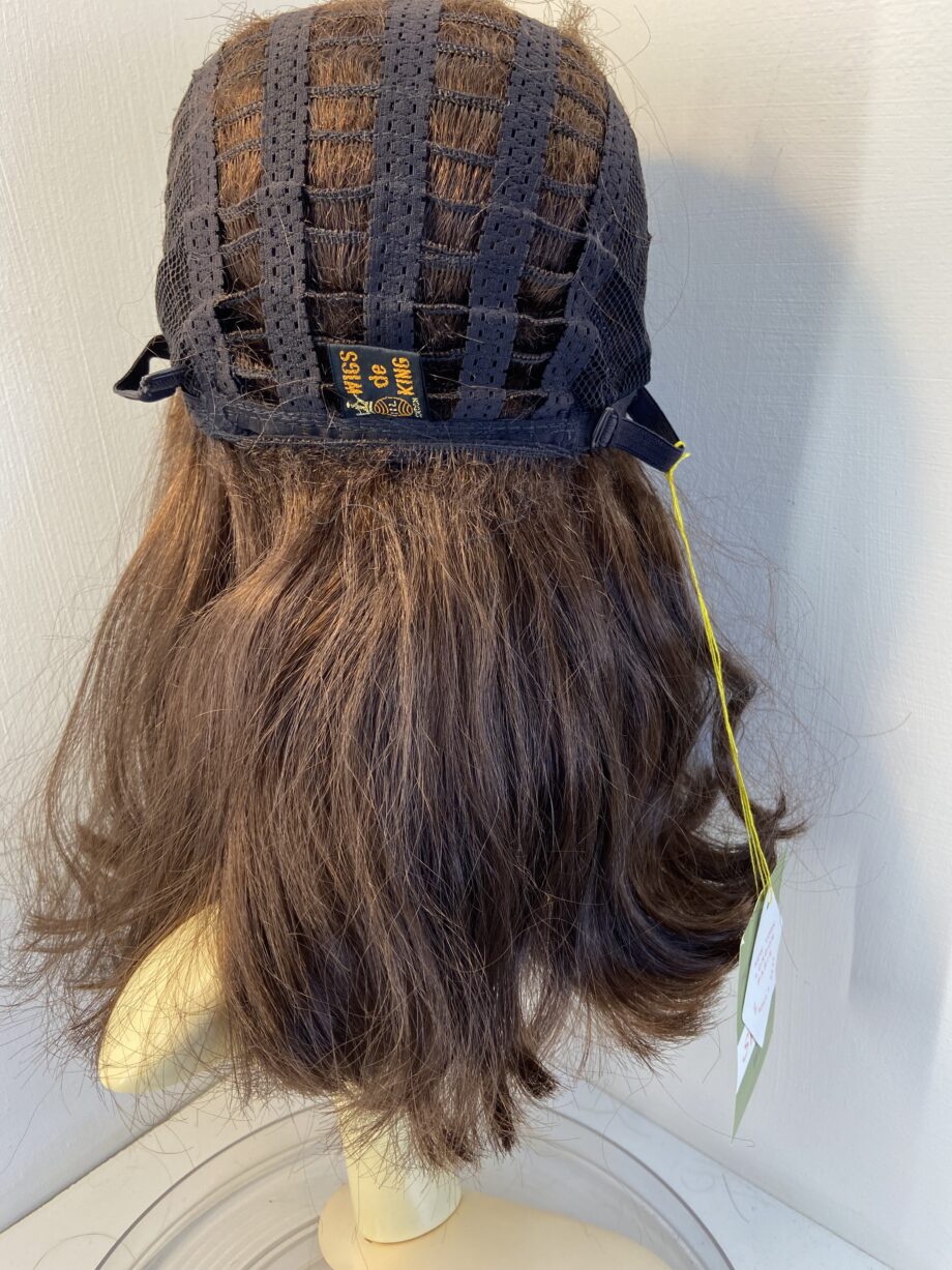 New long wavy brown wig. Brlw716