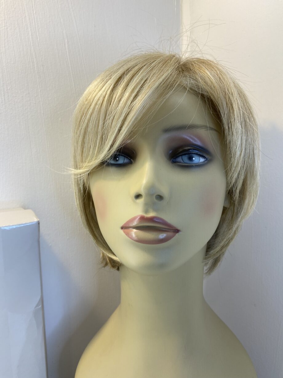 New light blonde wig. Bblms842