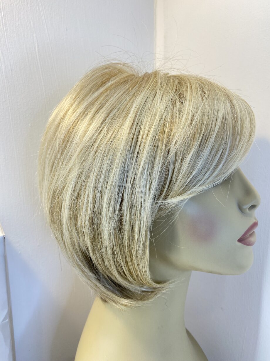 New light blonde wig. Bblms842