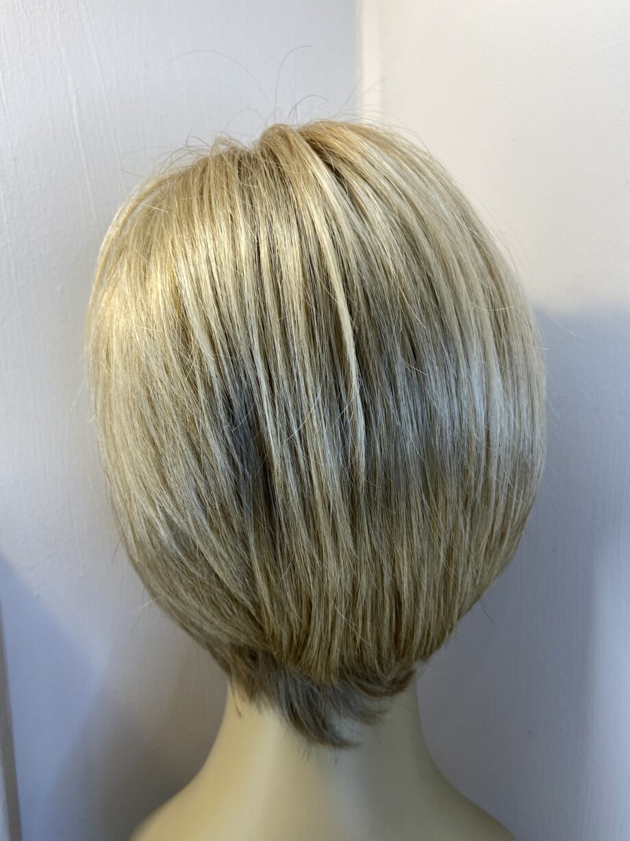 New light blonde wig. Bblms842