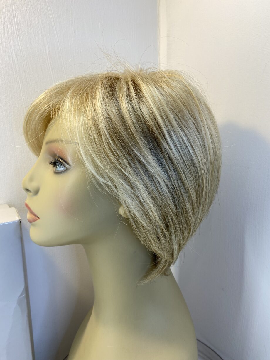 New light blonde wig. Bblms842