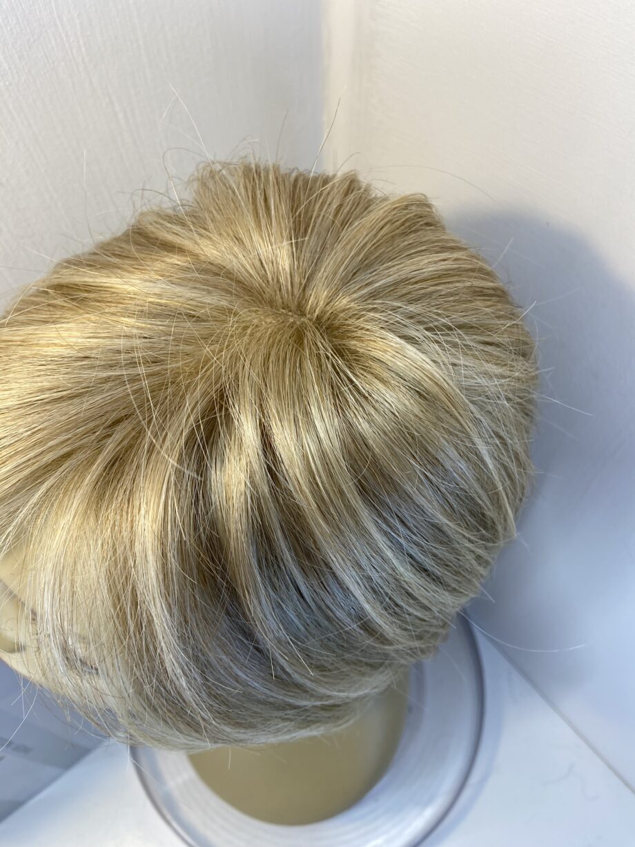 New light blonde wig. Bblms842