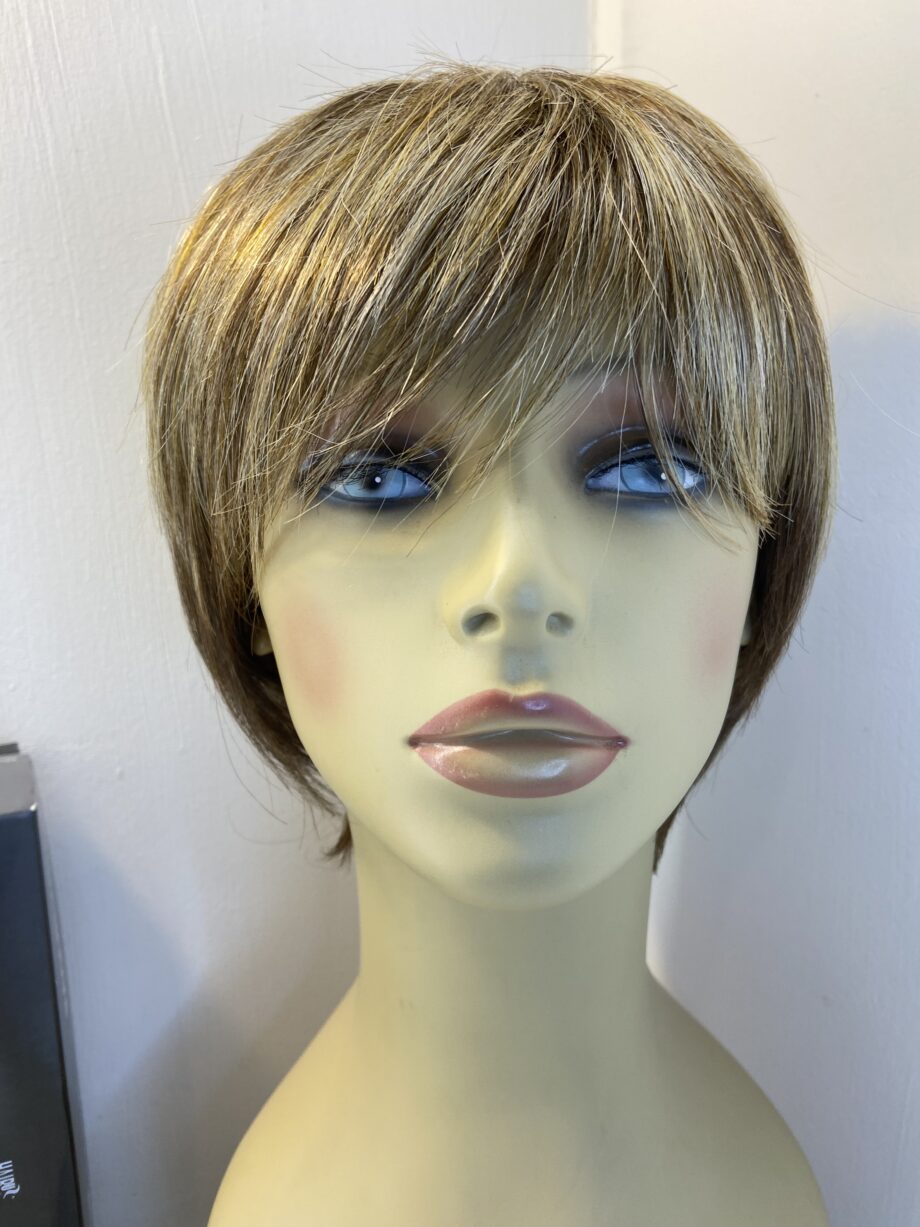 Beautiful light brown wig. Bblss842