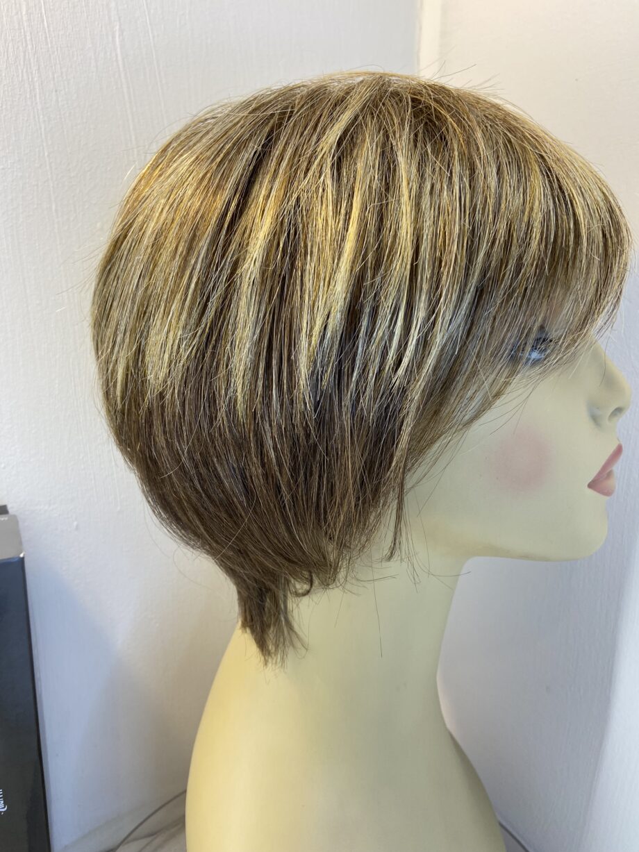 Beautiful light brown wig. Bblss842