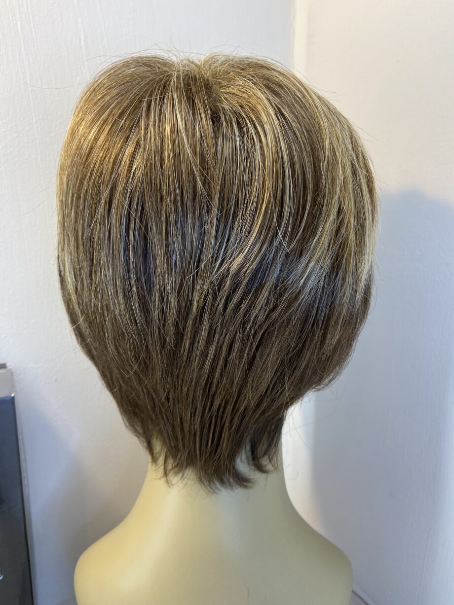 Beautiful light brown wig. Bblss842