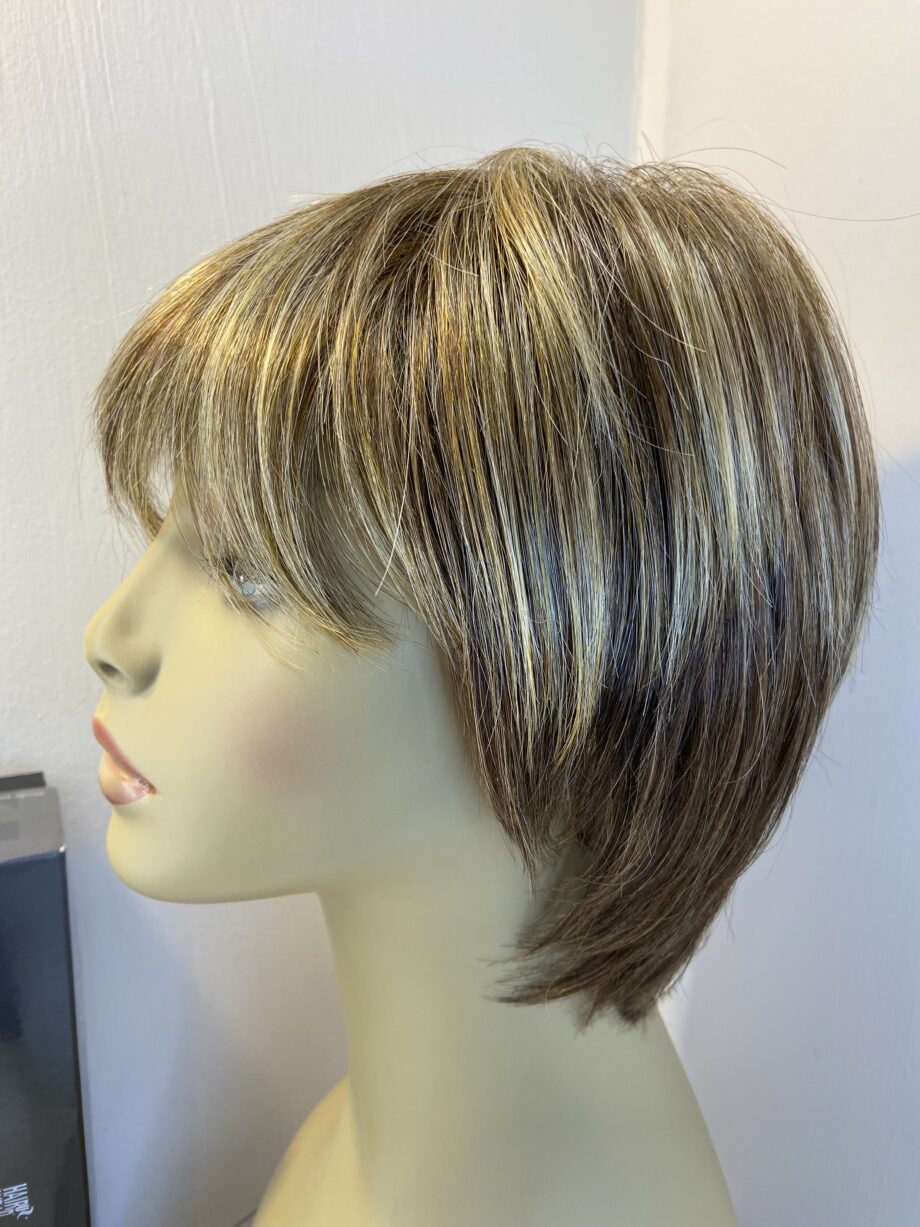 Beautiful light brown wig. Bblss842