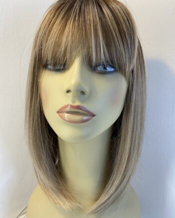 New long blonde wig. Blls535