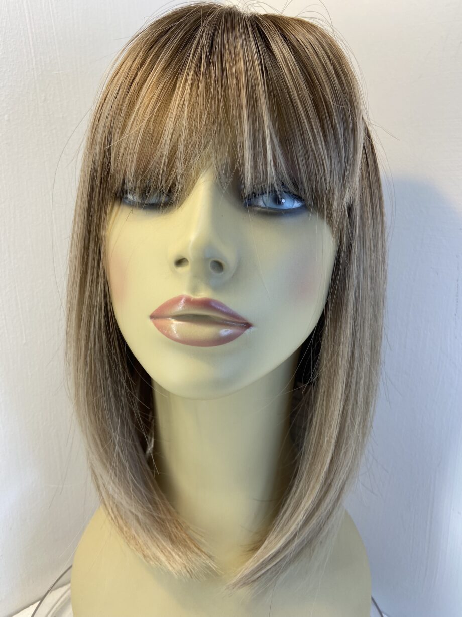 New long blonde wig. Blls535
