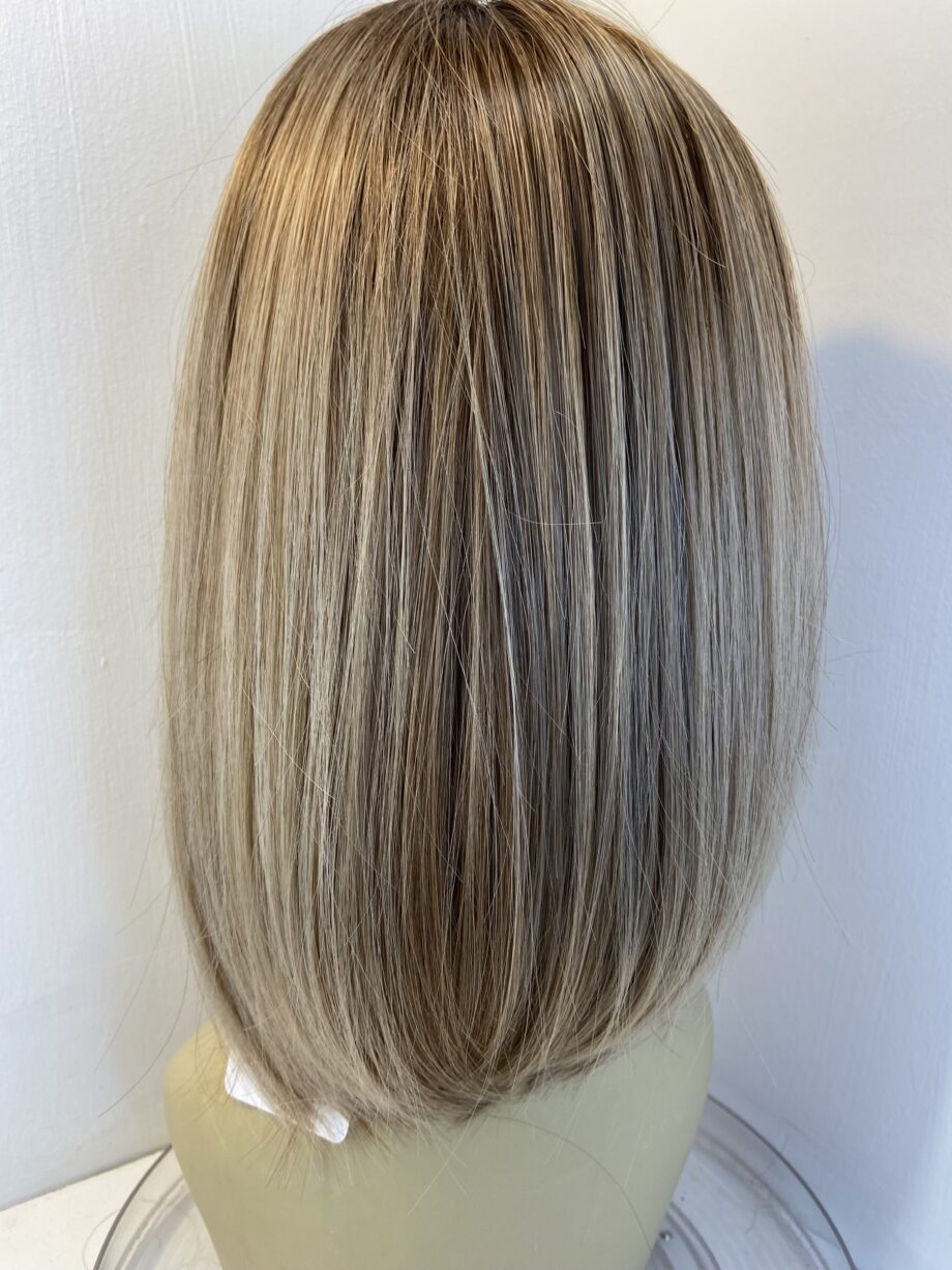 New long blonde wig. Blls535