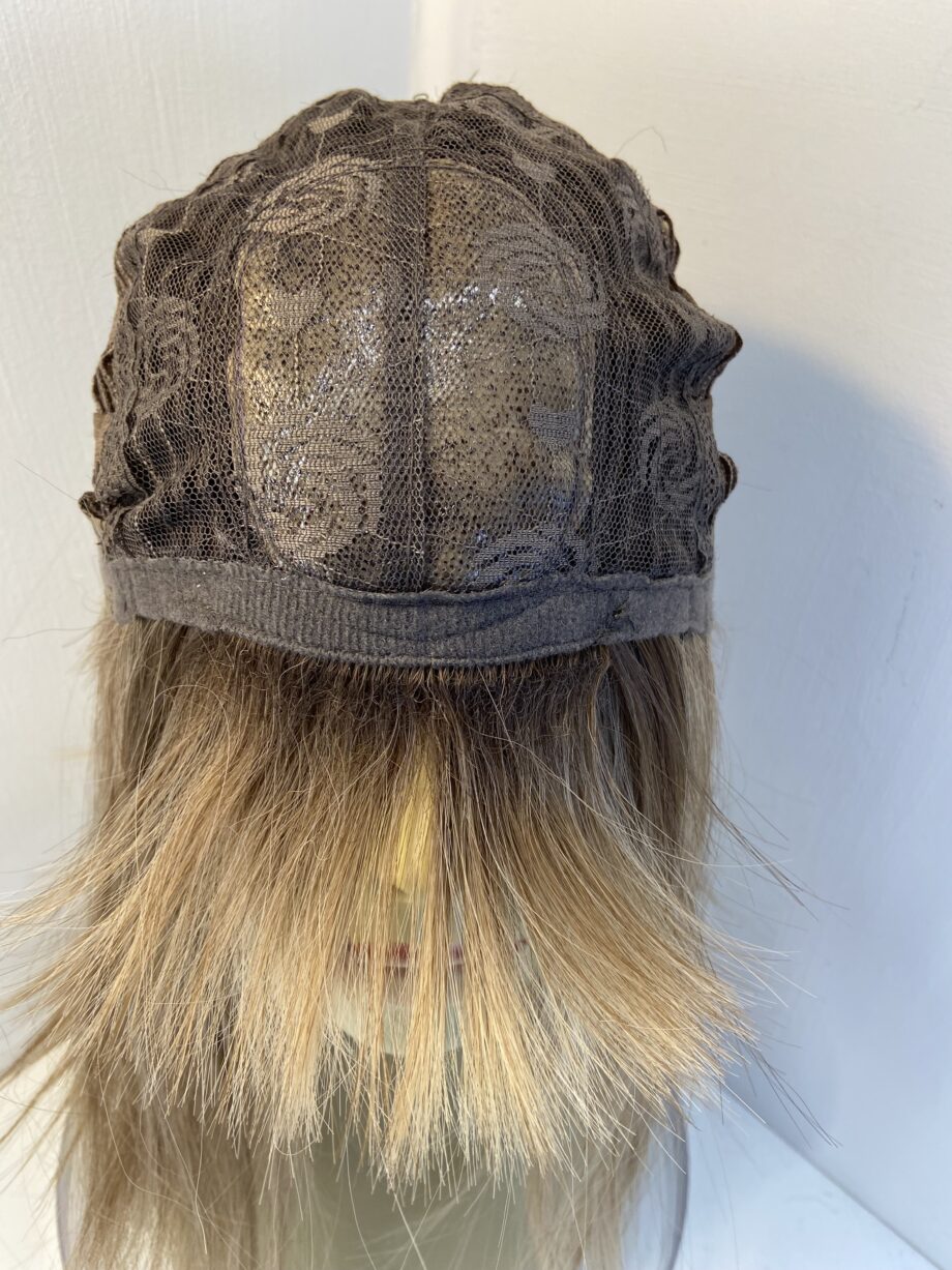 New long blonde wig. Blls535