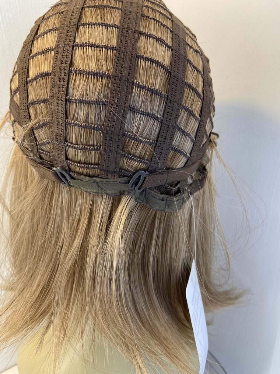New long blonde wig. Blls535