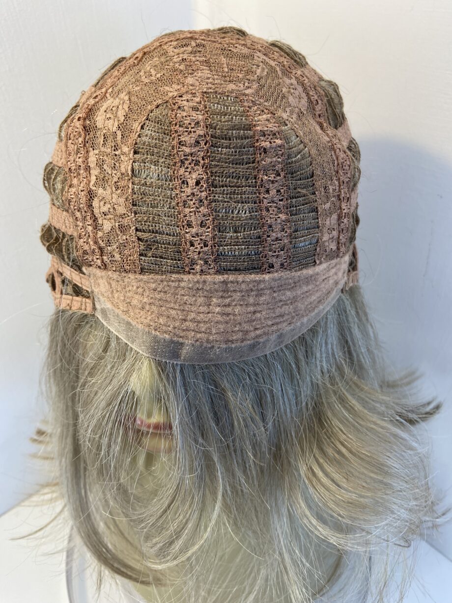 Long blonde wig. Blls688