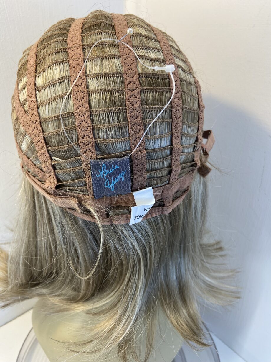 Long blonde wig. Blls688