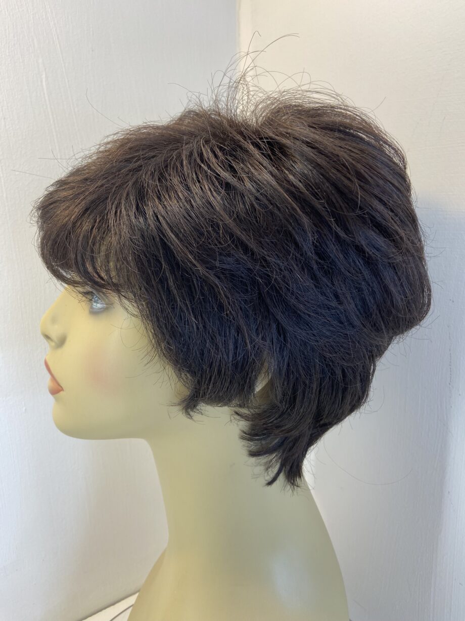 Dark brown short wig. Brss690