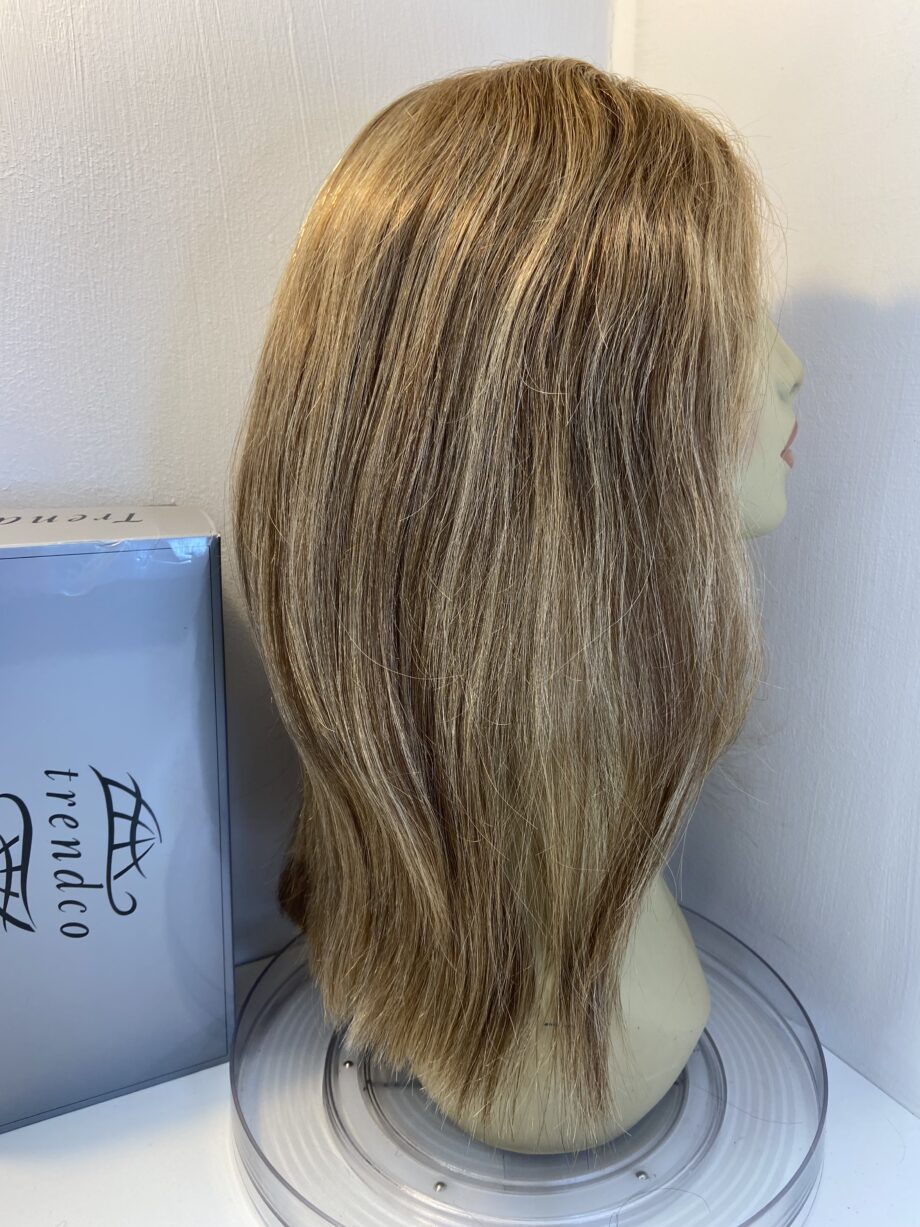 Beautiful blonde long designer wig. Bblls842