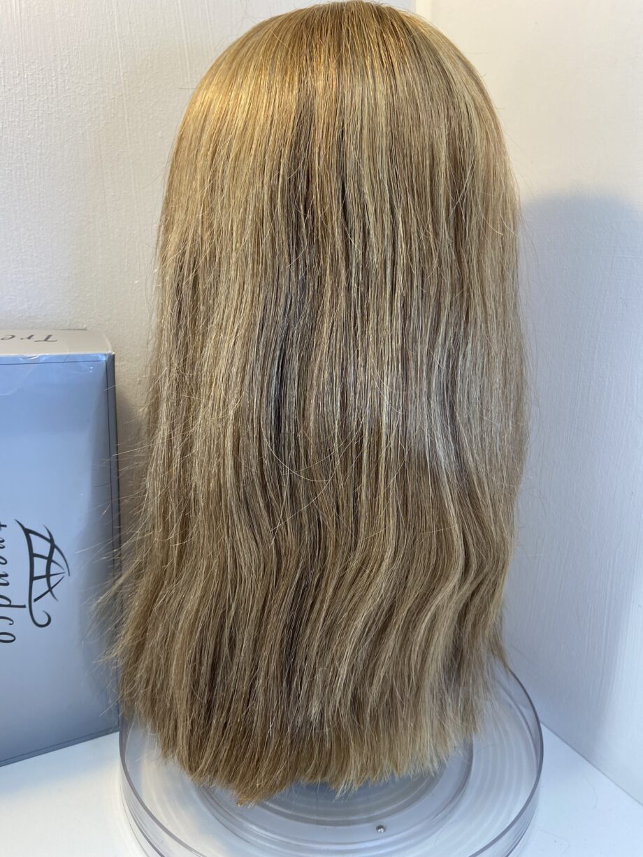 Beautiful blonde long designer wig. Bblls842