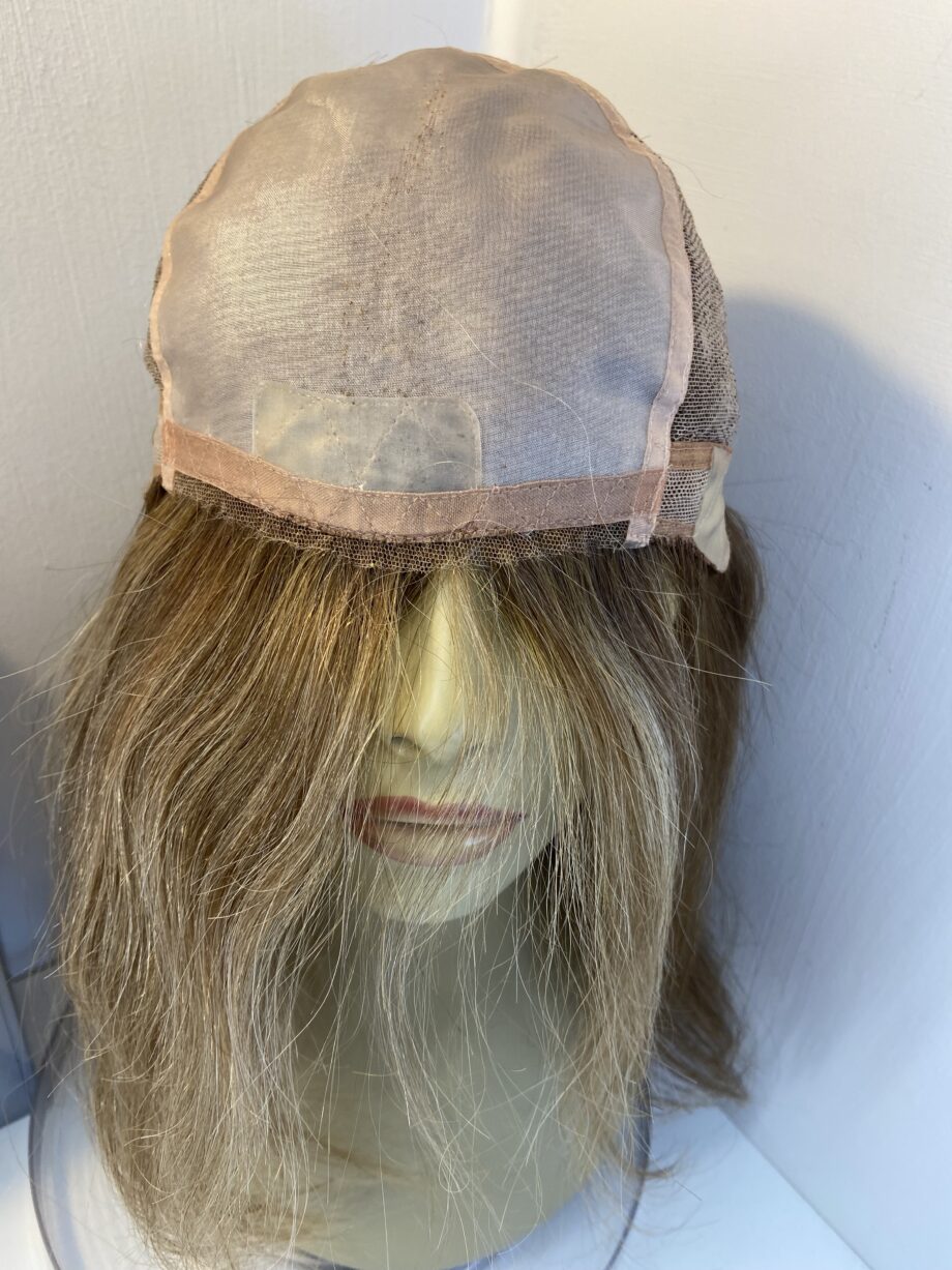 Beautiful blonde long designer wig. Bblls842