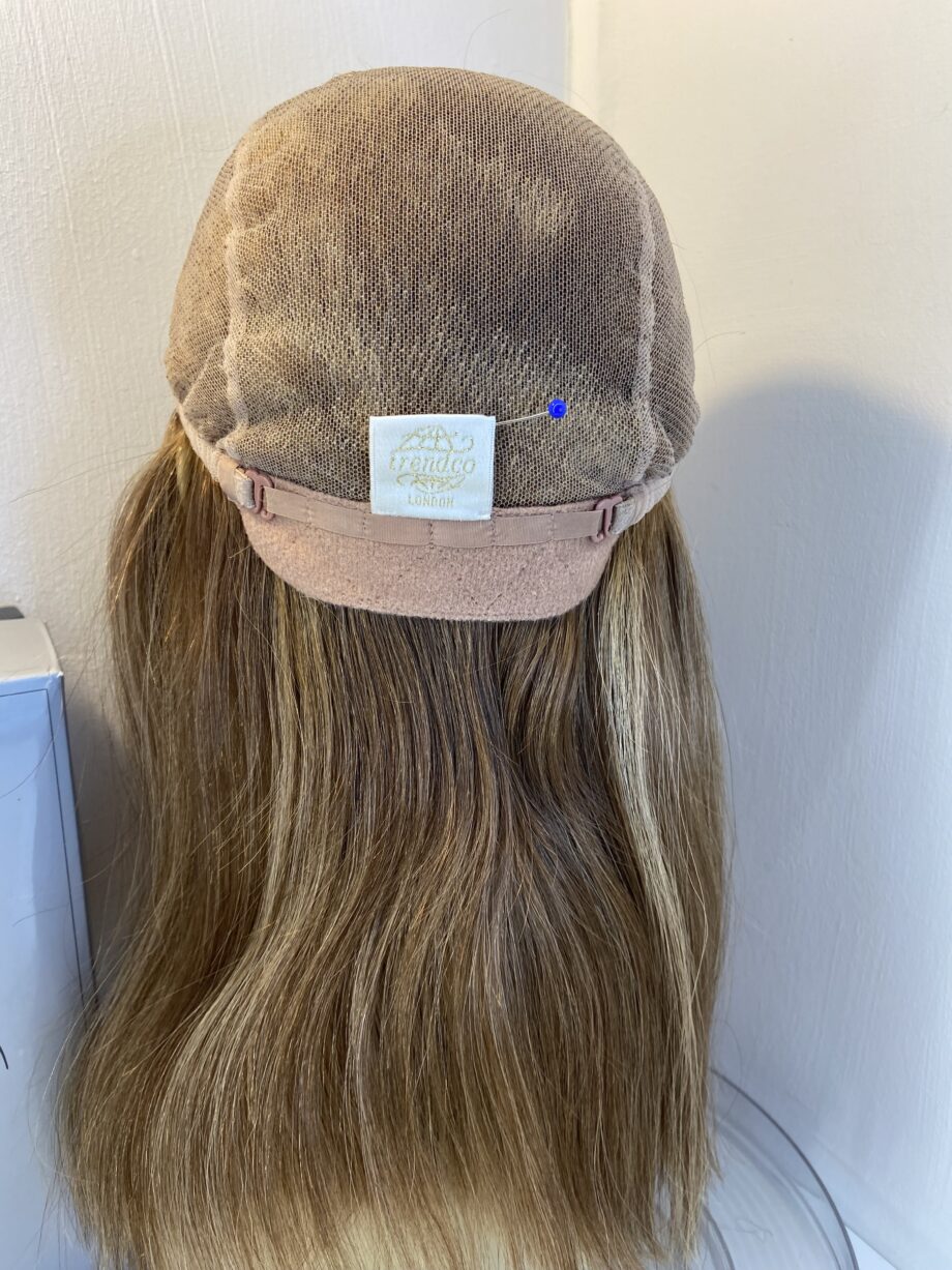 Beautiful blonde long designer wig. Bblls842
