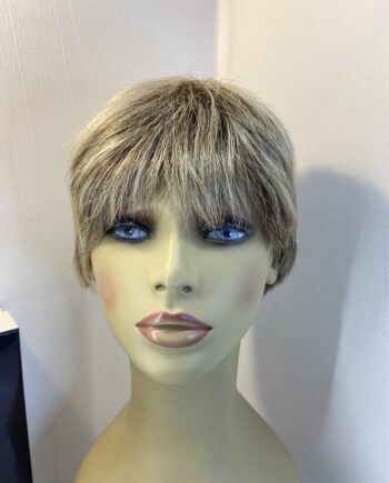 Short blonde rooted wig. Bblss843