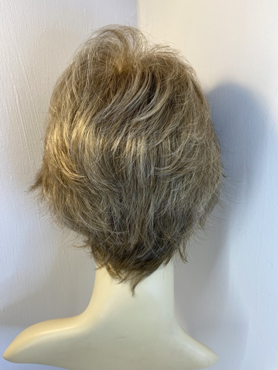 Blonde designer wig. Bblss844