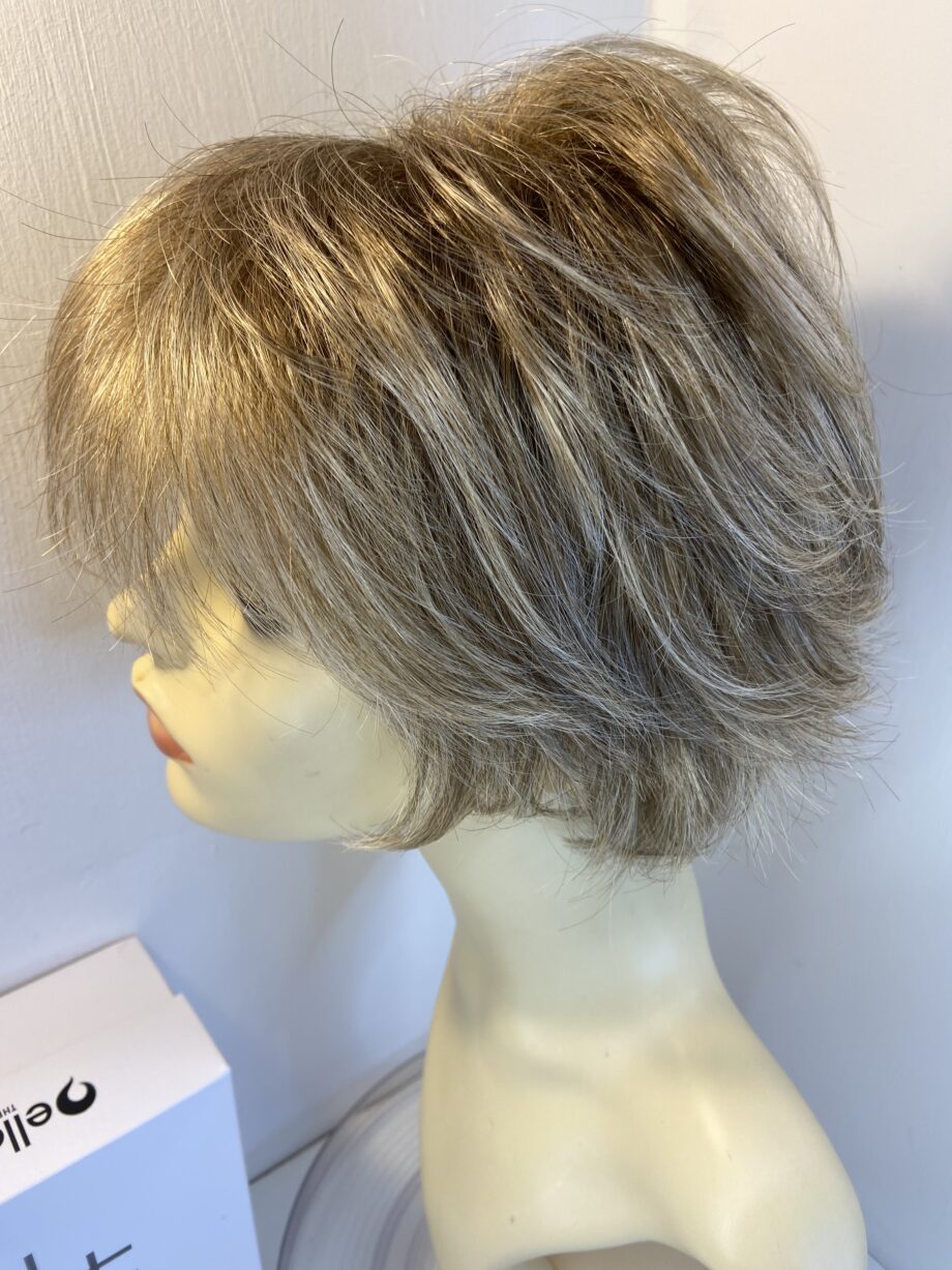 Blonde designer wig. Bblss844