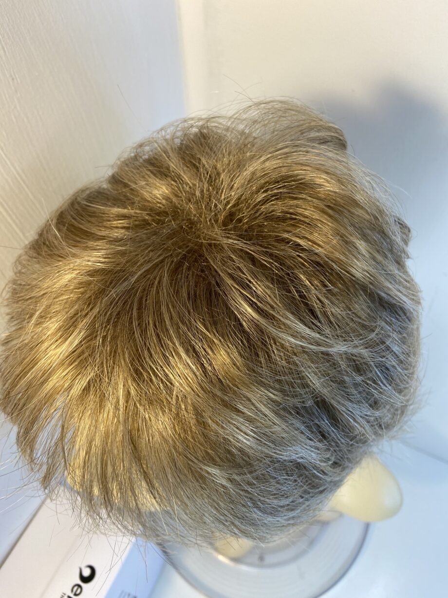 Blonde designer wig. Bblss844