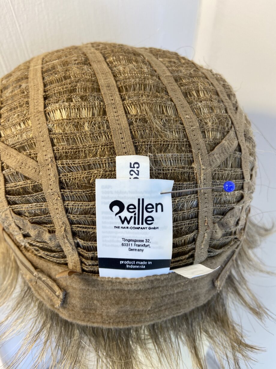 Blonde designer wig. Bblss844