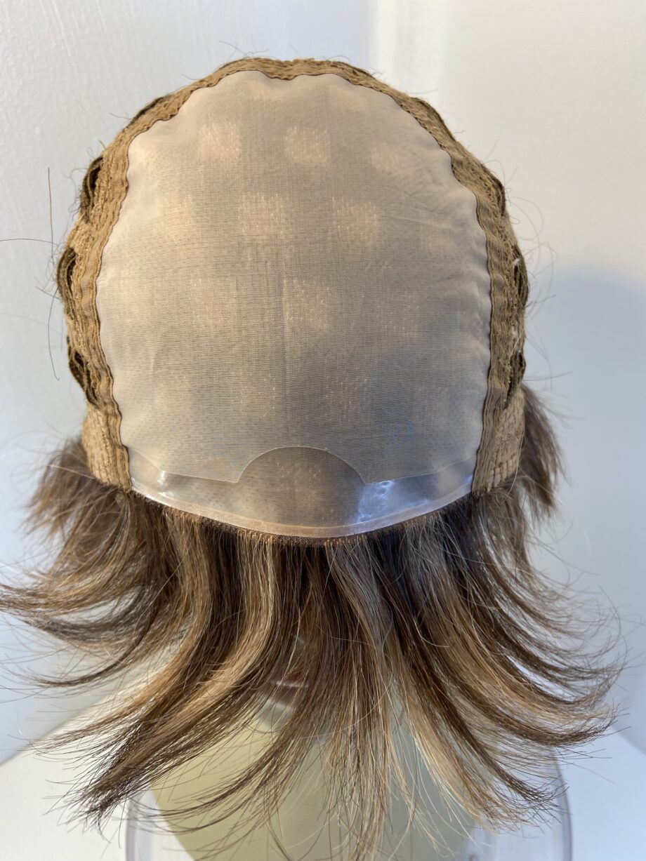Beautiful Amore short brown wig. Bess171