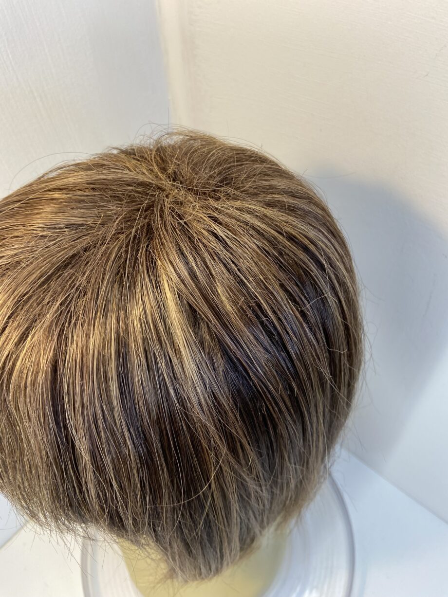 Lovely brown stylish wig. Brss176