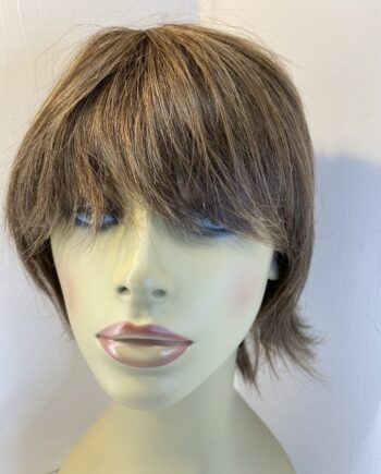 Brown short stylish wig. Bbrms546