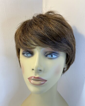 Short brown shiny wig. Brss549