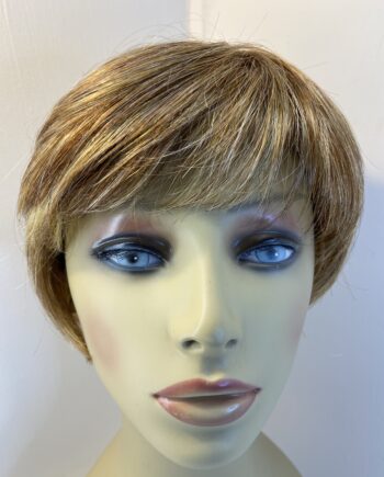 Honey blonde short wig. Brss693