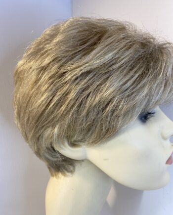 Stylish Short blonde wig. Blss560