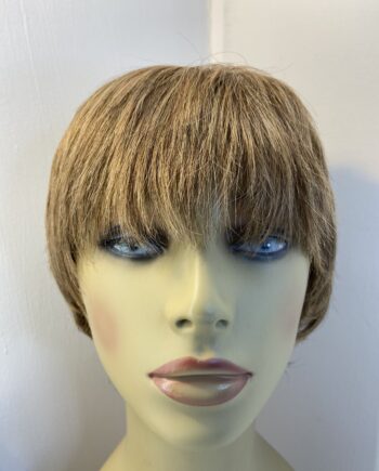 Light brown short wig. Bbrss890