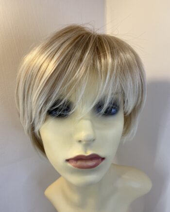 Stylish blonde wig. Blms568