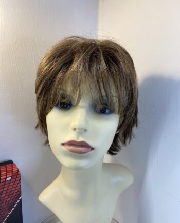 Short brown boxed wig. Bbrss915