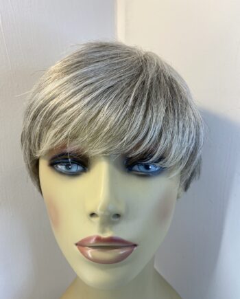 Silver grey short wig. Gss367