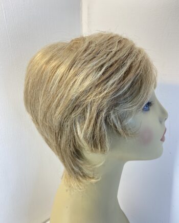 Short blonde shiny wig. Blss253