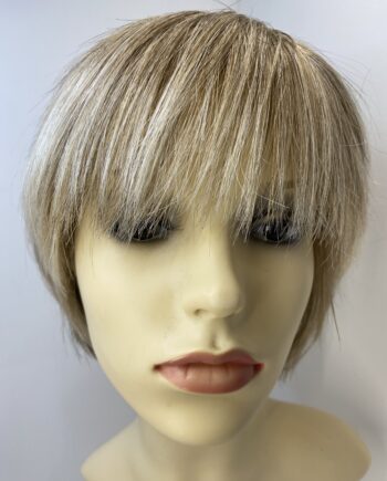 Beautiful blonde wig. Blss576