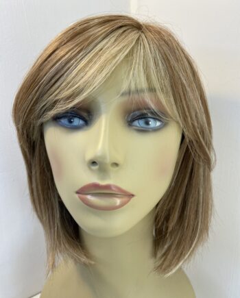 Blonde highlighted mid length wig. Blms256