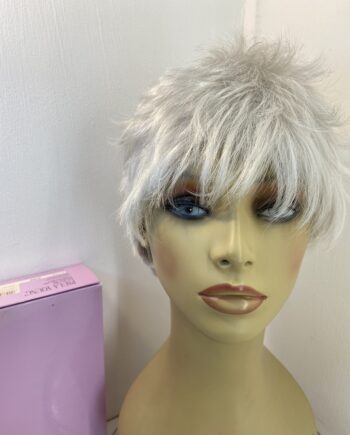 Silver stylish short wig. Bgs923