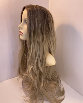 New blonde long wavy wig. Bllw613